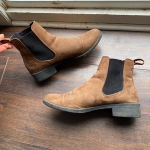 H&M women’s faux suede chelsea boots
